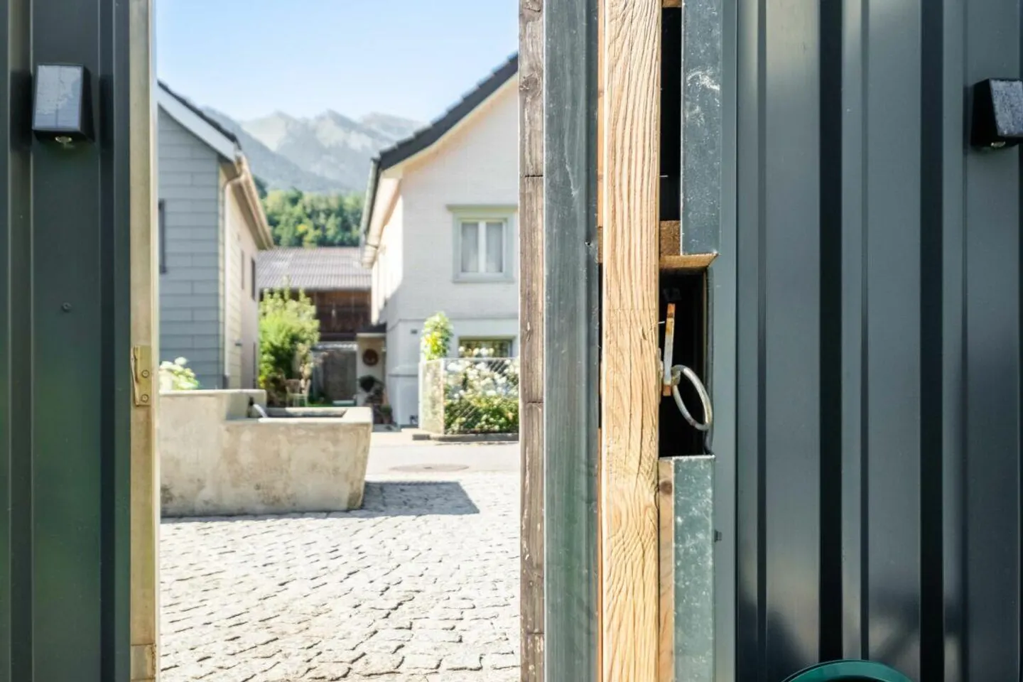 Maison individuelle située au calme avec appartement préparé, grange et jardin de rêve - Photo 30 sur 30