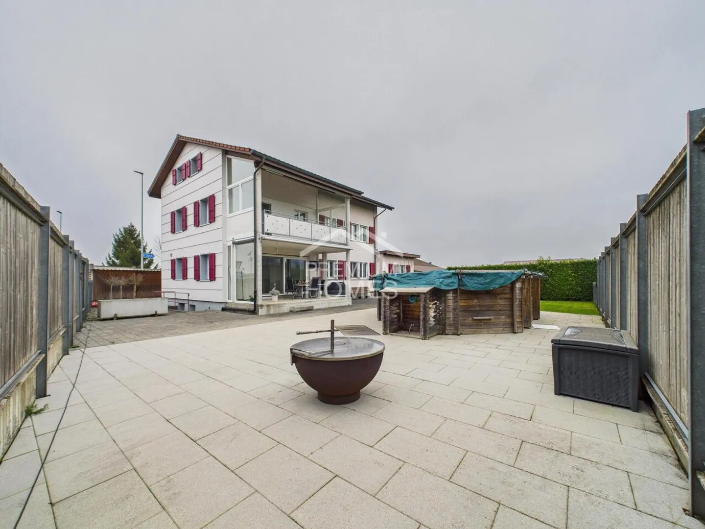 Solido edificio multifamiliare con un potenziale di affitto attraente - Foto 5 di 9