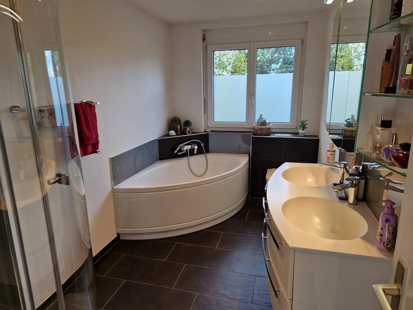 Charmante maison individuelle avec véranda et jardin paradisiaque - Photo 15 sur 17