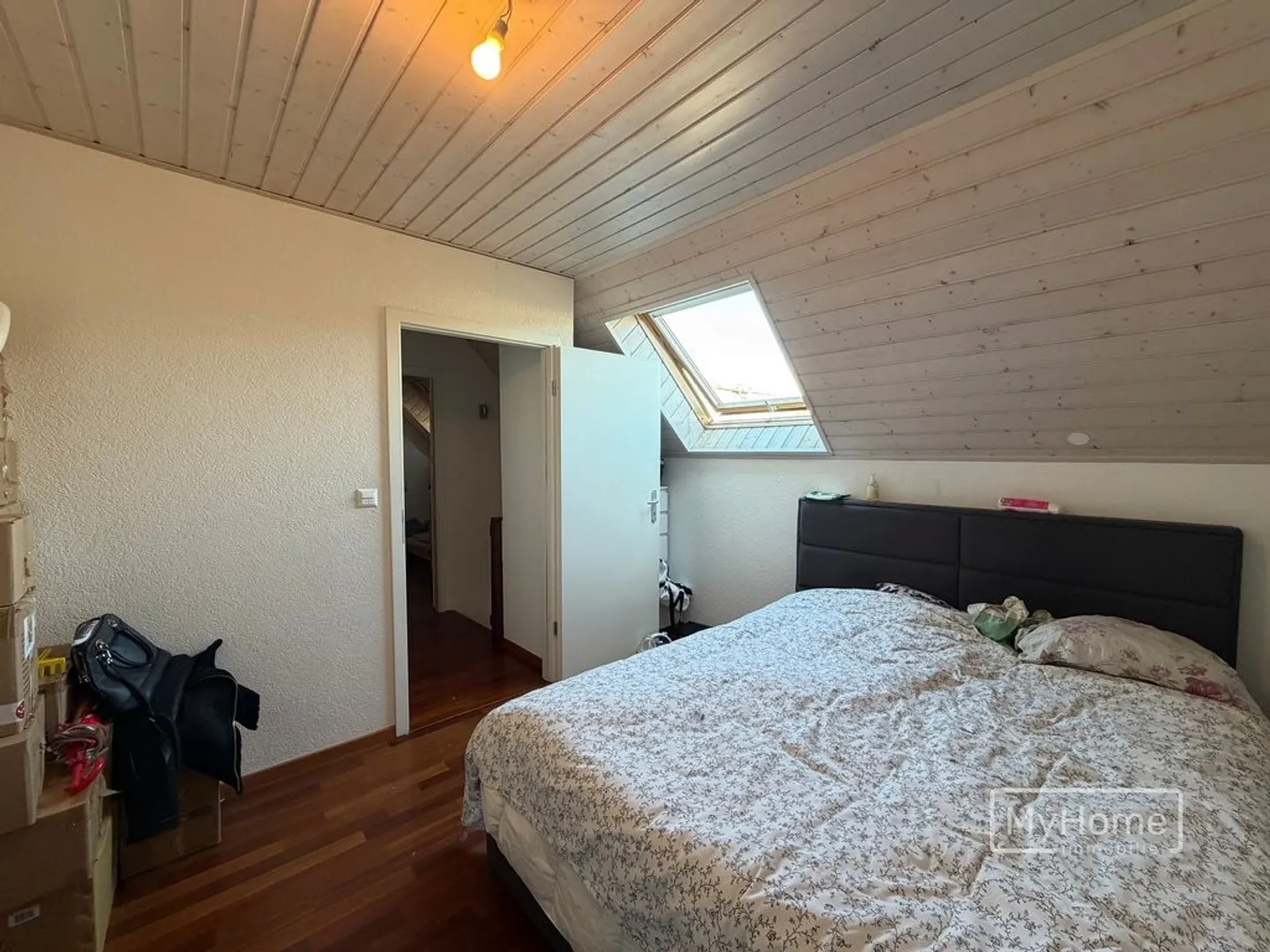 Dreamy 3.5-Room Duplex in the City Center of Echallens - Photo 3 of 5