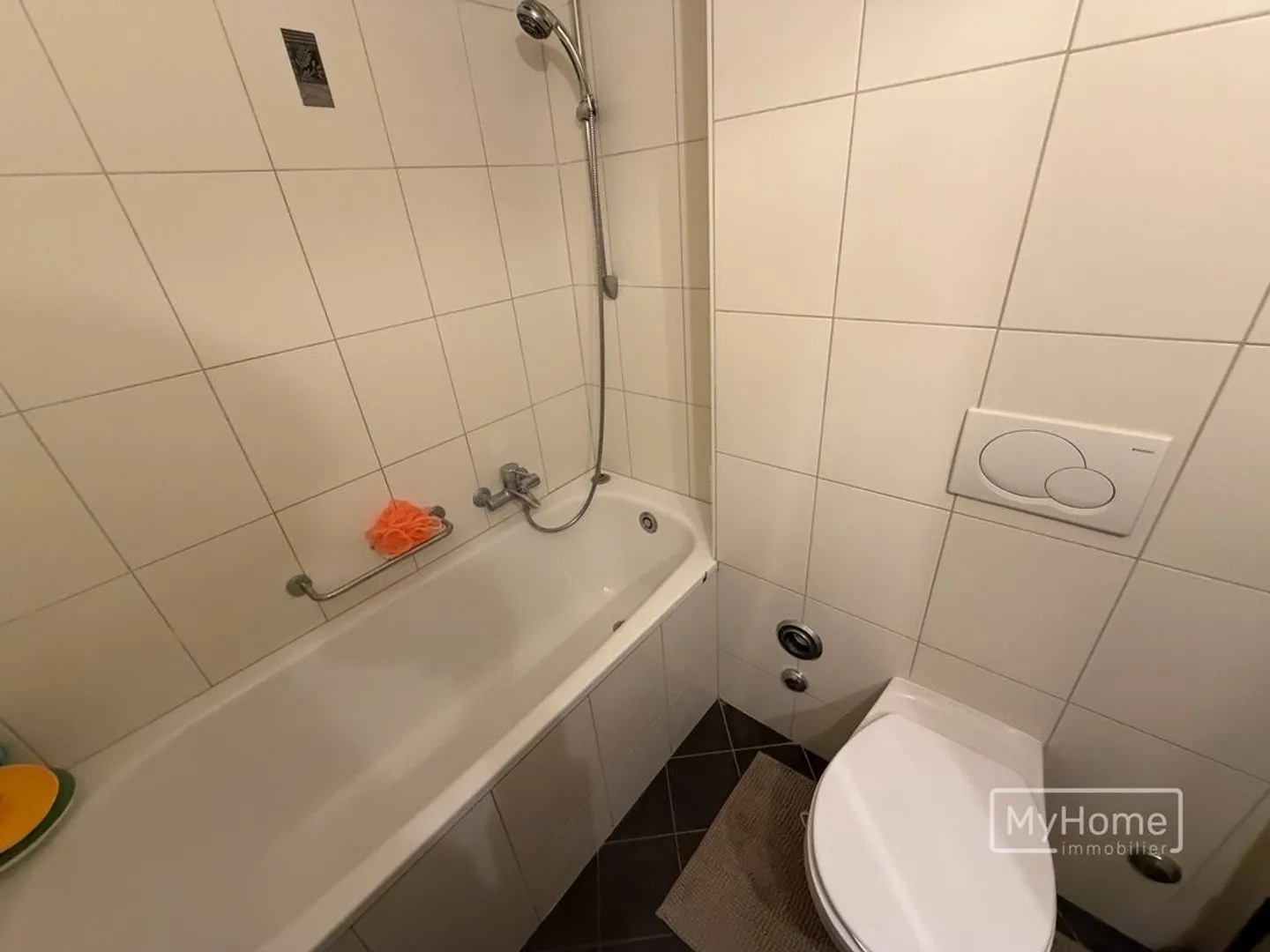 Dreamy 3.5-Room Duplex in the City Center of Echallens - Photo 4 of 5