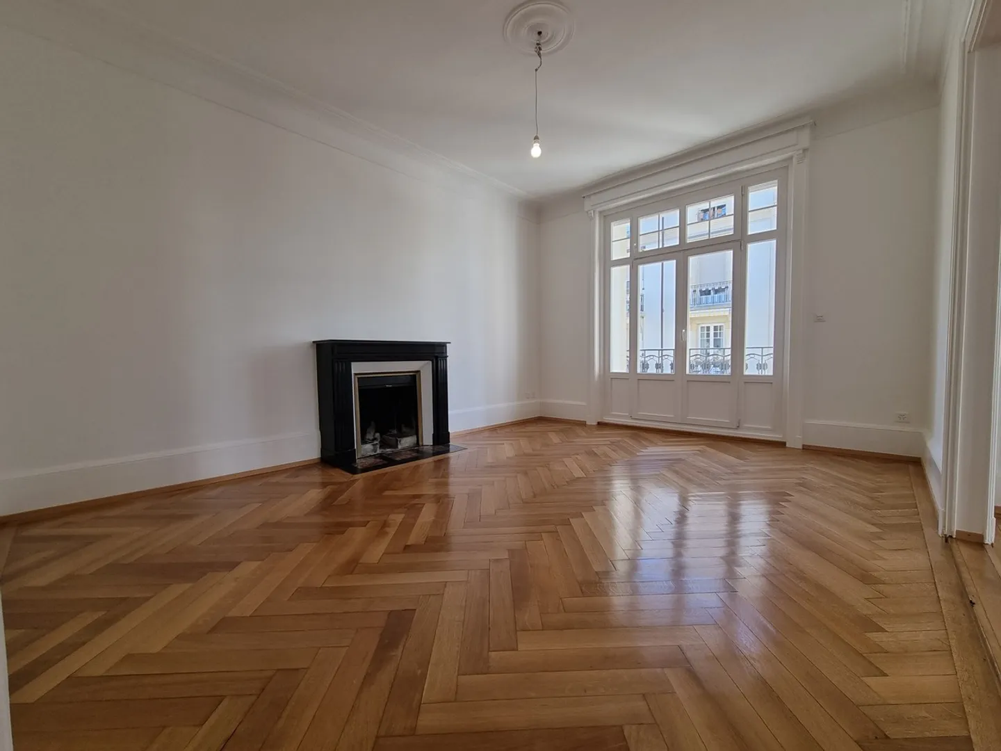 Appartamento Haussmanniano Elegante - Foto 2 di 9