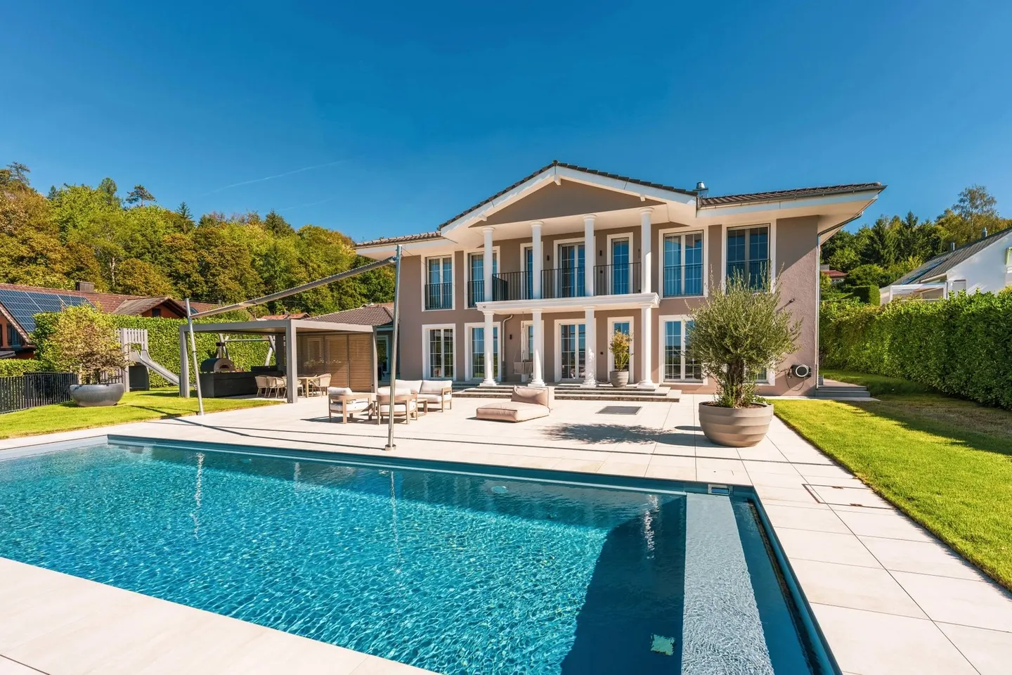 Luxury Villa with Pool & Privacy - Photo 3 of 9