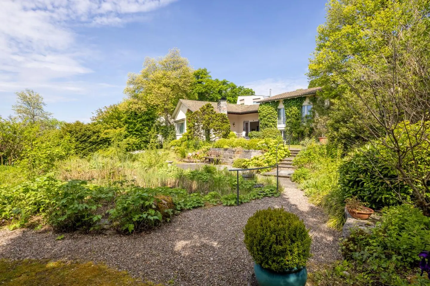 Zumikon: Detached single-family house with large garden - Photo 2 of 6