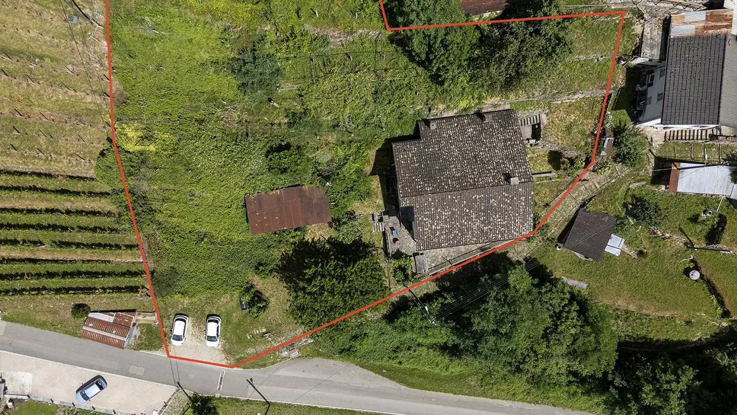 Large Two-Family House of 9 Rooms to Renovate, with Buildable Land - Photo 5 of 24