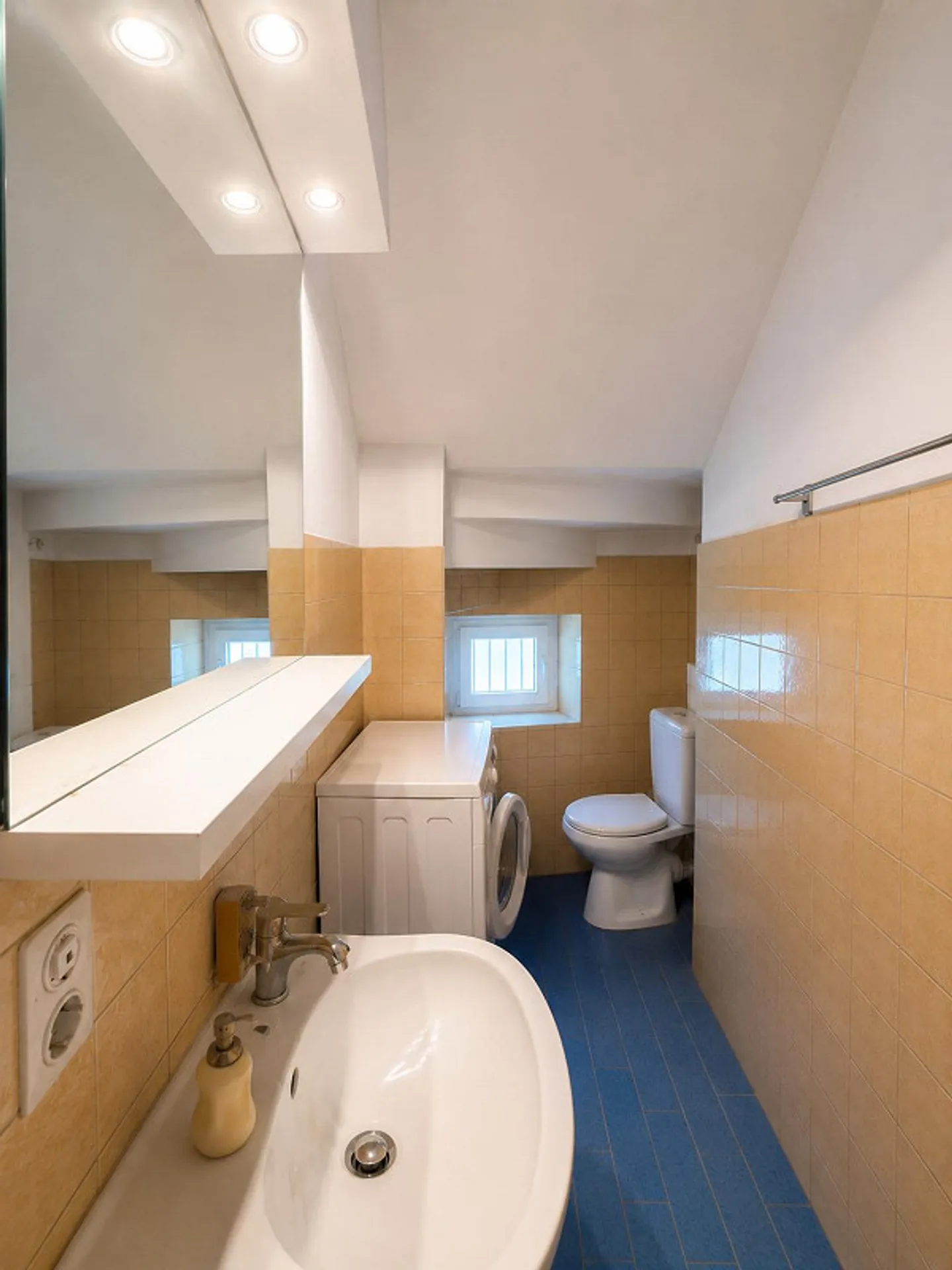Large Two-Family House of 9 Rooms to Renovate, with Buildable Land - Photo 8 of 24