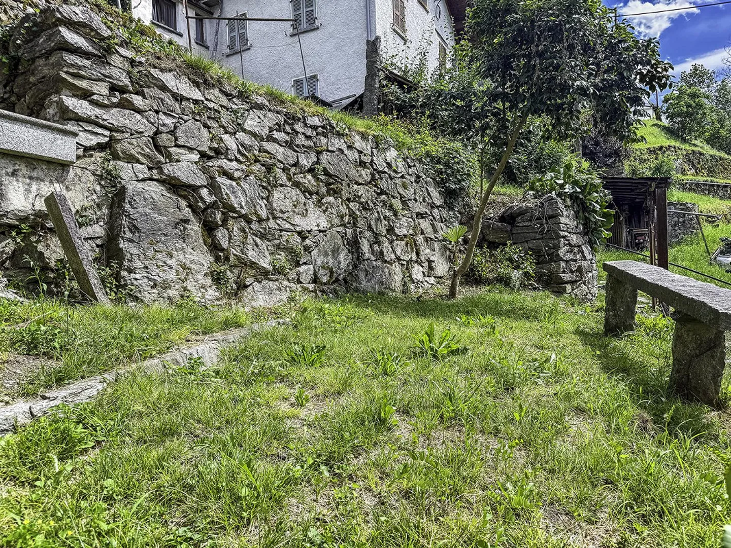 Large Two-Family House of 9 Rooms to Renovate, with Buildable Land - Photo 12 of 24