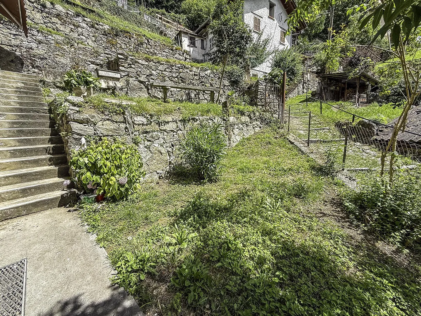 Large Two-Family House of 9 Rooms to Renovate, with Buildable Land - Photo 13 of 24