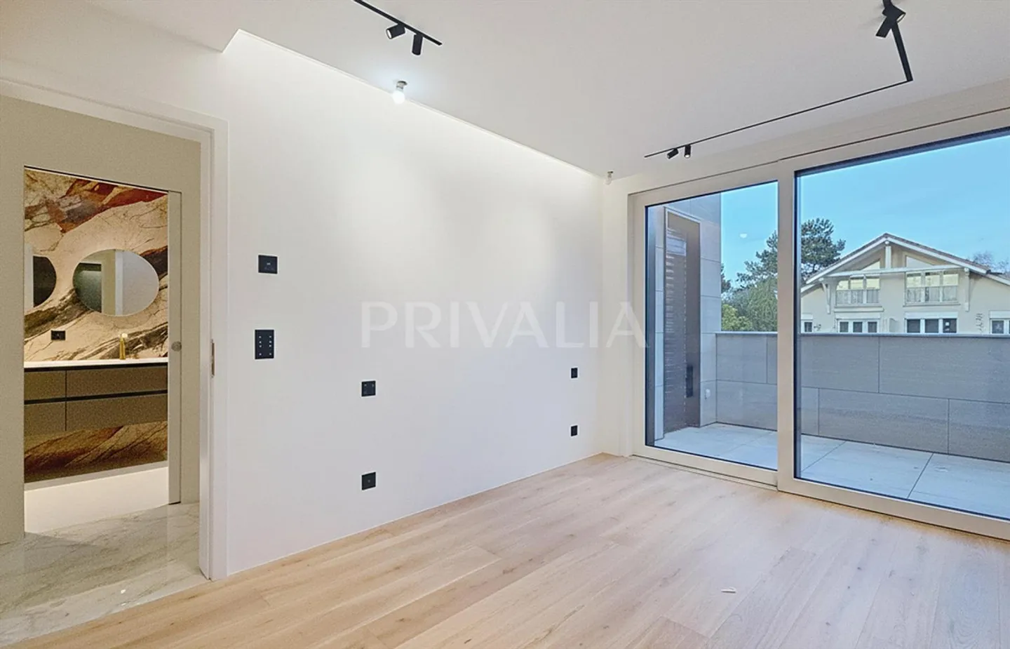 Luxury Semi-Detached Villa - Photo 8 of 12