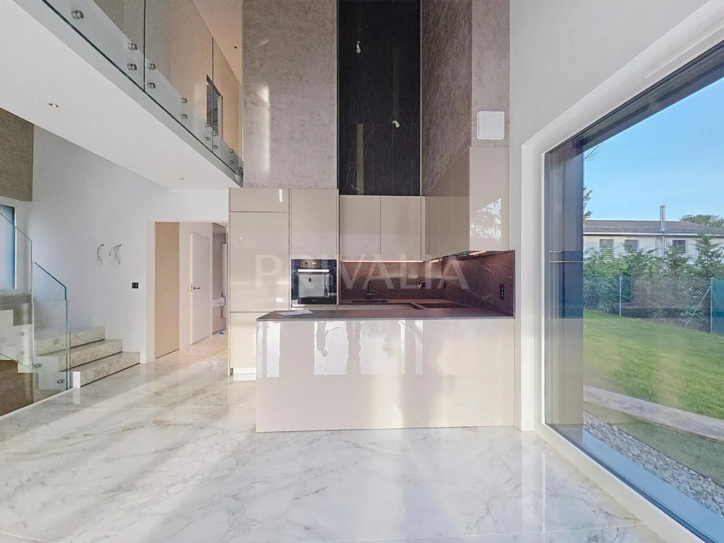 Luxury Semi-Detached Villa - Photo 4 of 12