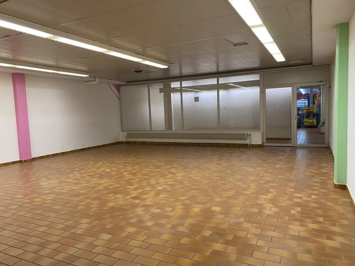 Ideally located in the shopping center - Photo 4 of 8