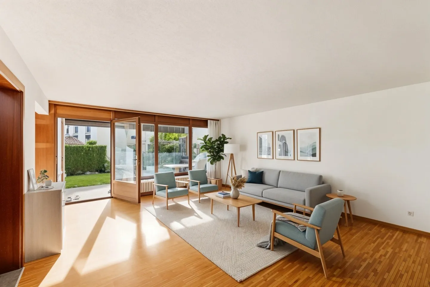 Spacious 4.5-room garden-level apartment - Photo 1 of 16