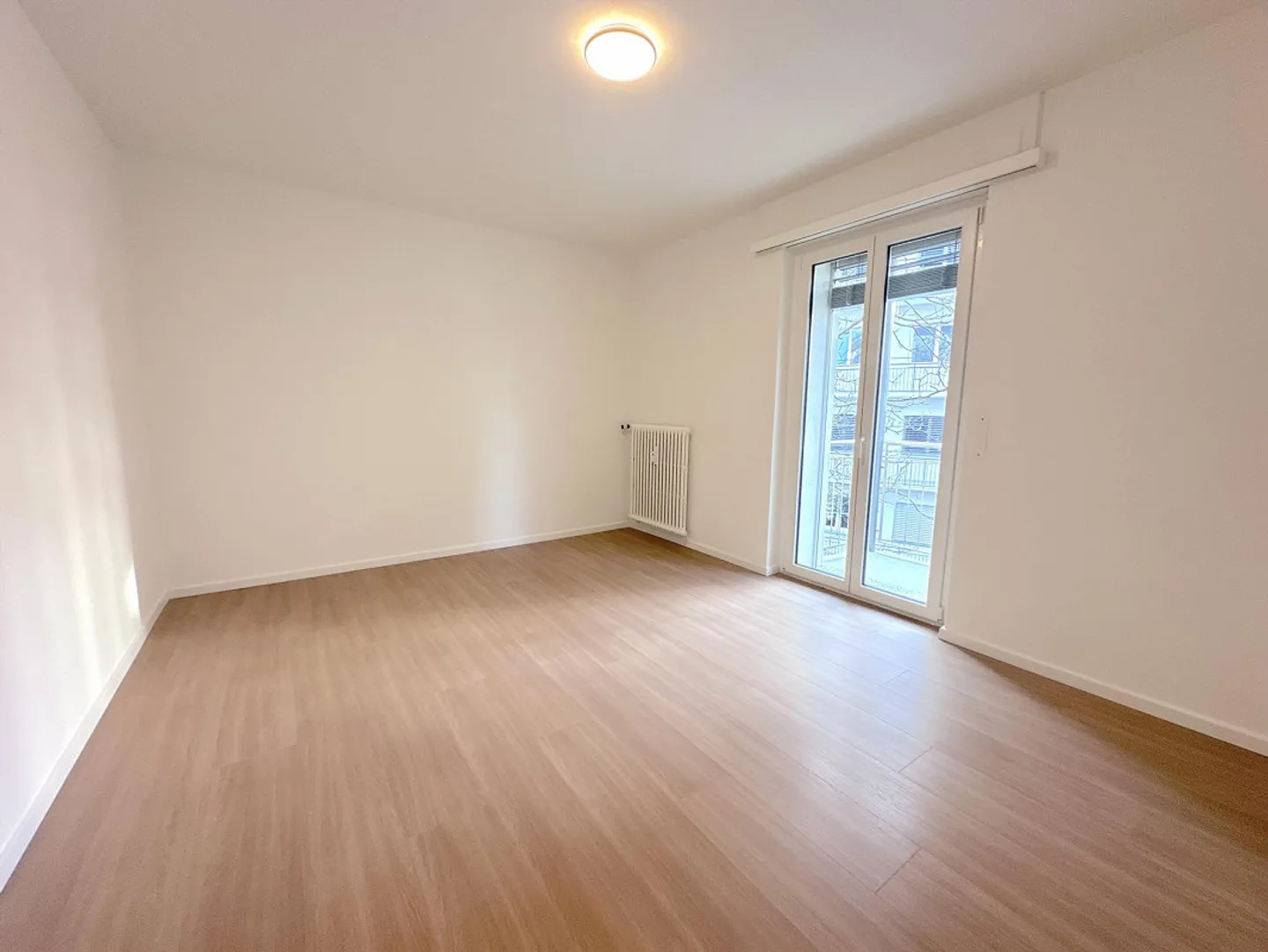 BÂTIMENT RÉNOVÉ, INTÉRESSANT 4.5 PIÈCES - Photo 4 sur 8