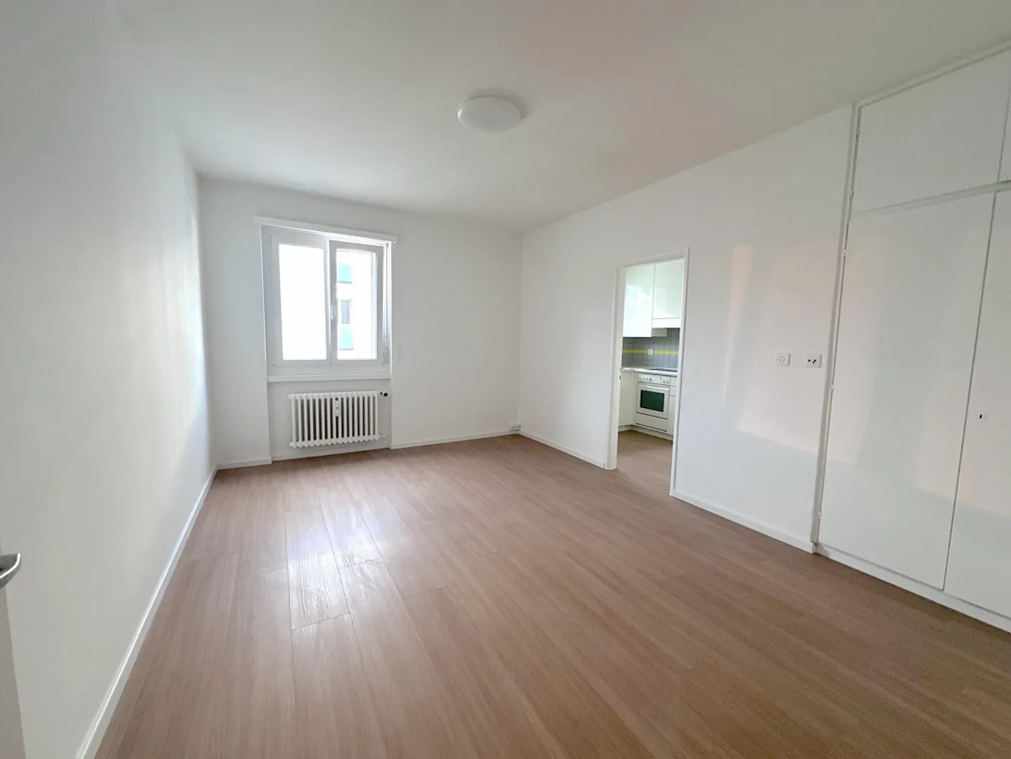 BÂTIMENT RÉNOVÉ, INTÉRESSANT 4.5 PIÈCES - Photo 5 sur 8