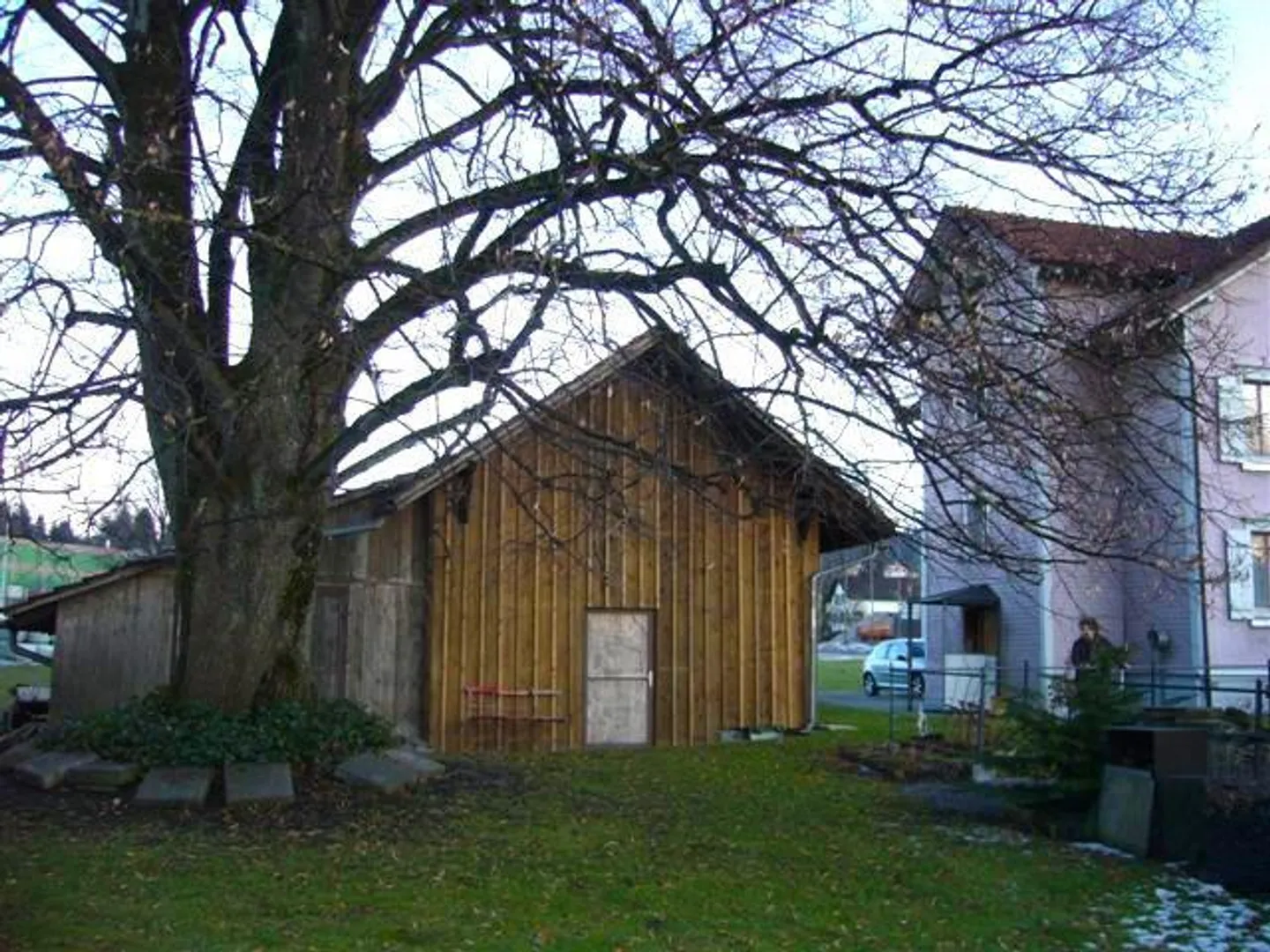 Proprietà con casa a 3 famiglie e fienile - adatta per nuova costruzione - Foto 2 di 2