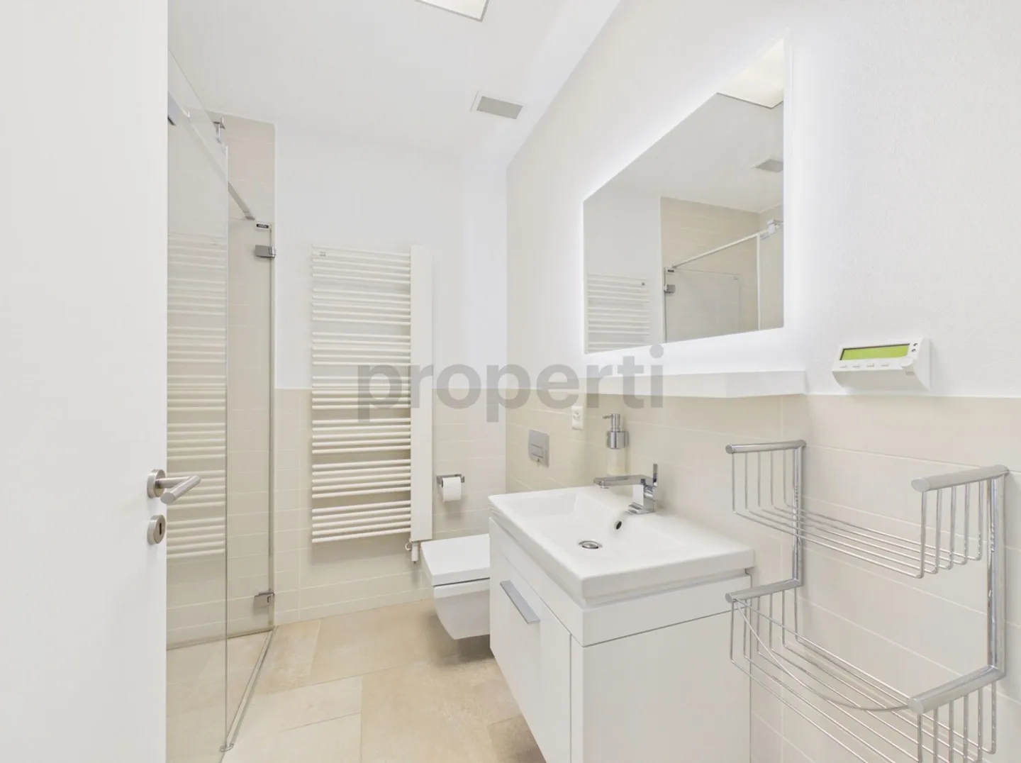 Minergie-certified with a view: Elevator with direct access, 2 bathrooms and 2 parking spaces - Photo 7 of 9