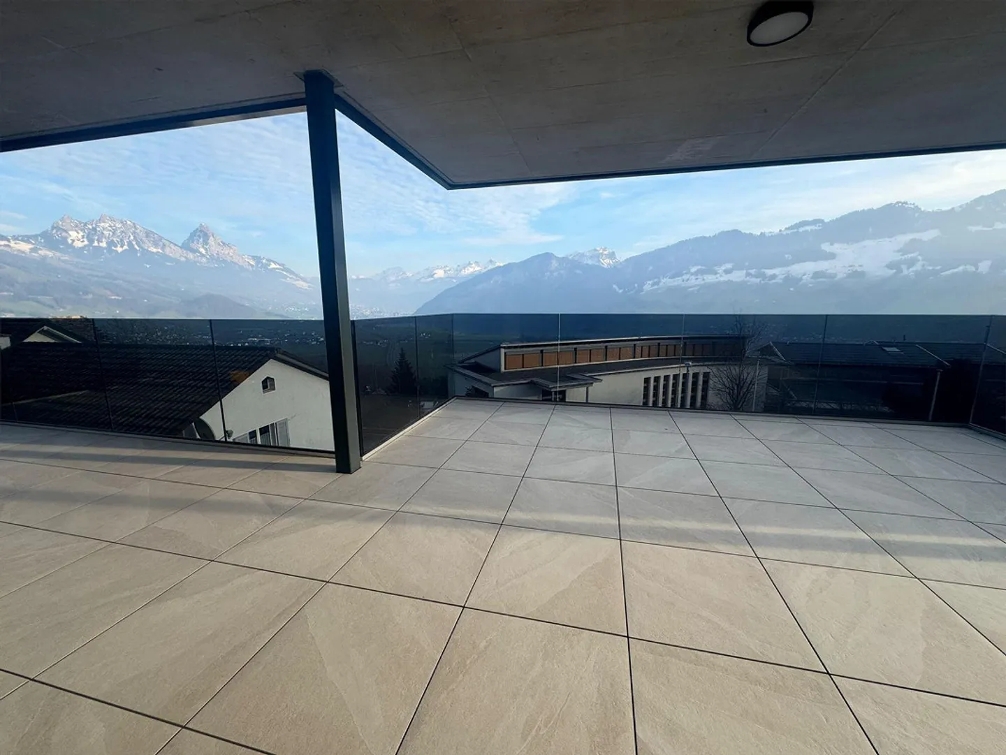 Prima occupazione - casa moderna con vista - Foto 1 di 8