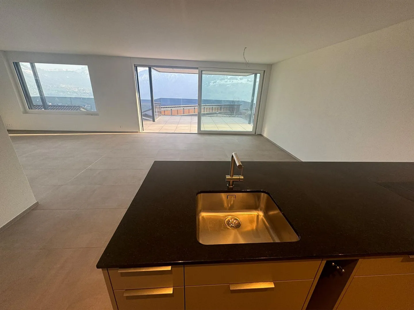 Prima occupazione - casa moderna con vista - Foto 2 di 8