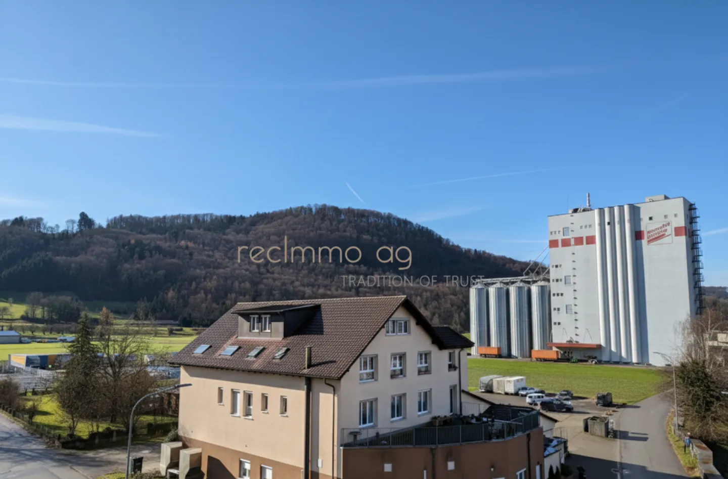 Grosszügige 6.5-Zimmer-Wohnung mit 262 m² Wohnfläche & 323 m² Nutzfläche in Leibstadt - Wohnkomfort auf höchstem Niveau - Foto 1 von 5