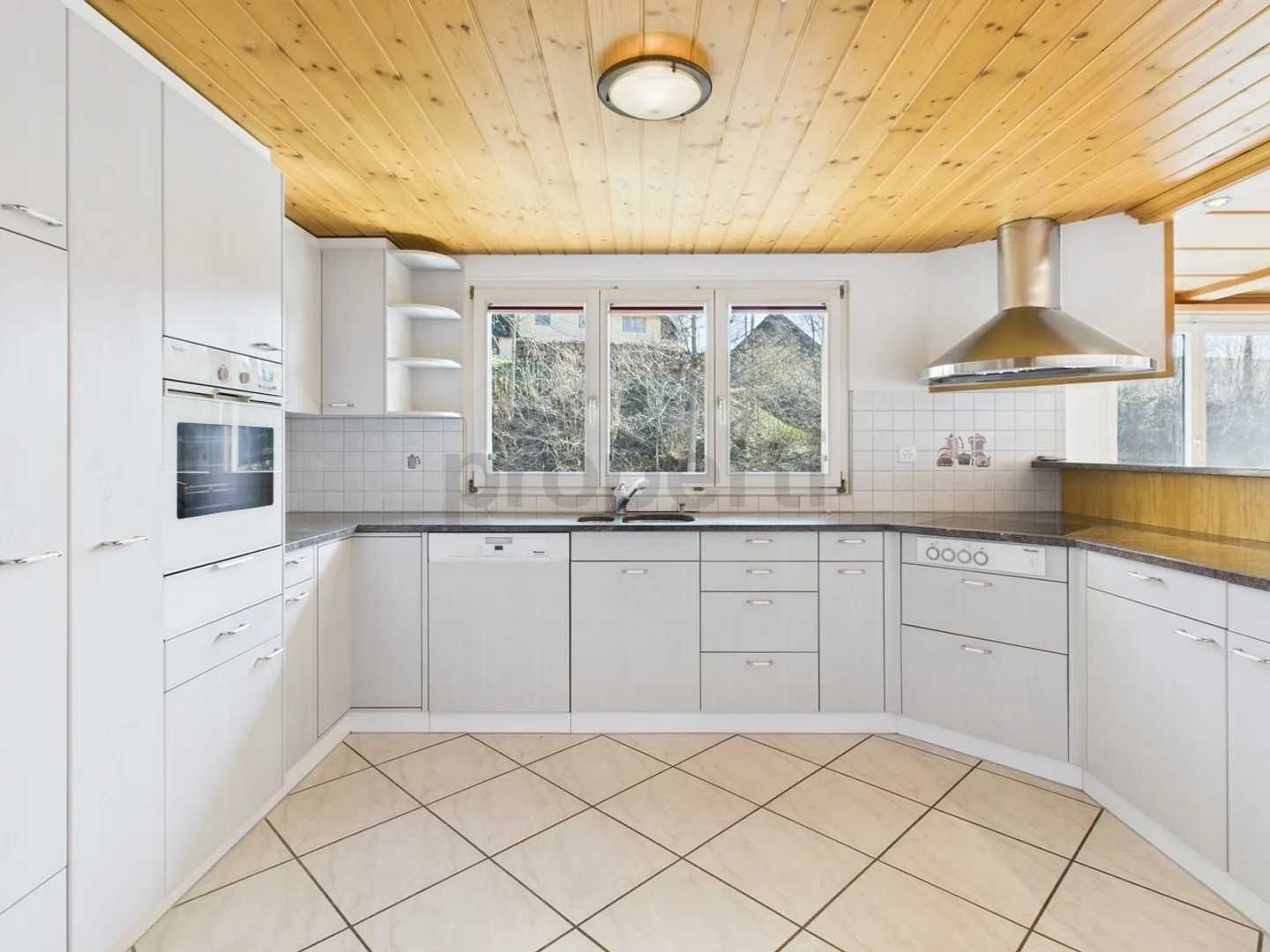 Vivere e Lavorare: Impressionante Appartamento Maisonette con Ampio Spazio Commerciale - Foto 2 di 13