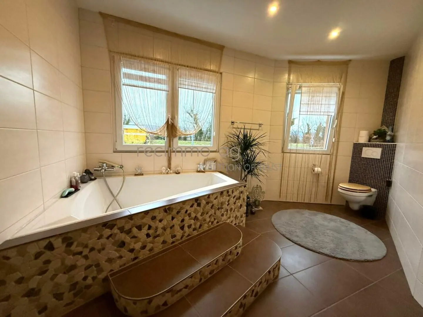 Grosszügige 6.5-Zimmer-Wohnung mit 262 m² Wohnfläche & 323 m² Nutzfläche in Leibstadt - Wohnkomfort auf höchstem Niveau - Foto 3 von 5