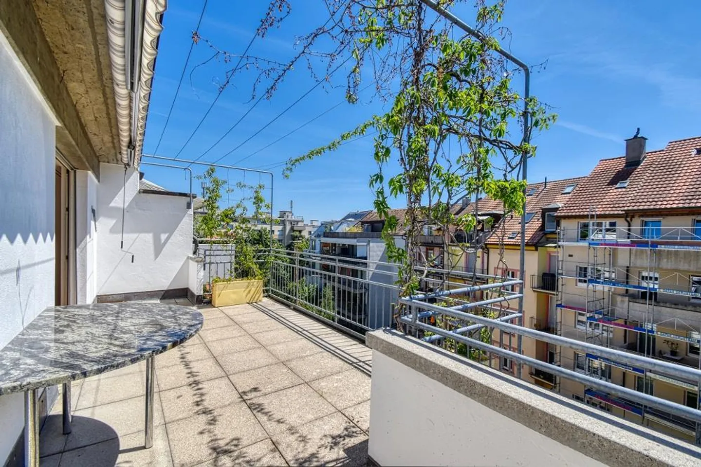 Two terraces, plenty of light and a special living experience. - Photo 1 of 9