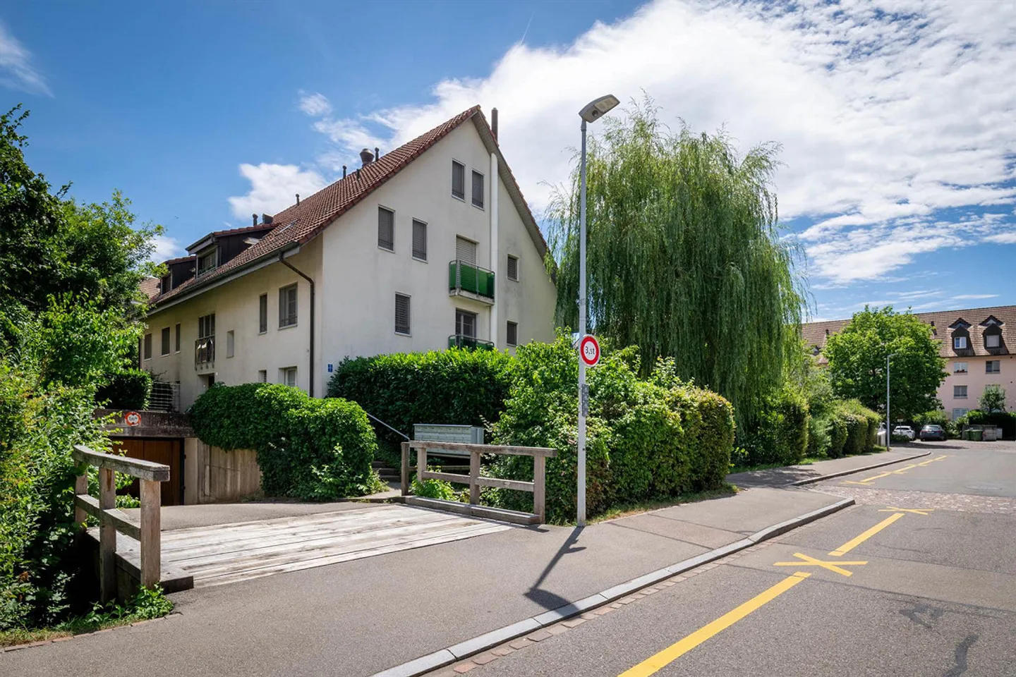 Charmante Duplexwohnung mit Cheminée & Aussicht - Foto 2 von 15