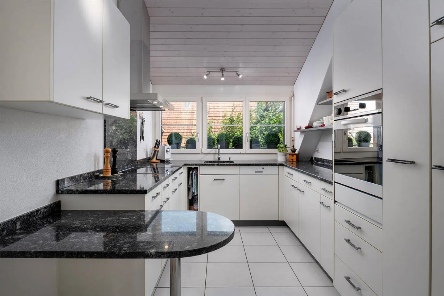 Charmante Duplexwohnung mit Cheminée & Aussicht - Foto 3 von 15