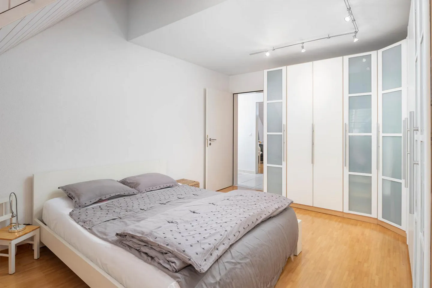 Charmante Duplexwohnung mit Cheminée & Aussicht - Foto 9 von 15