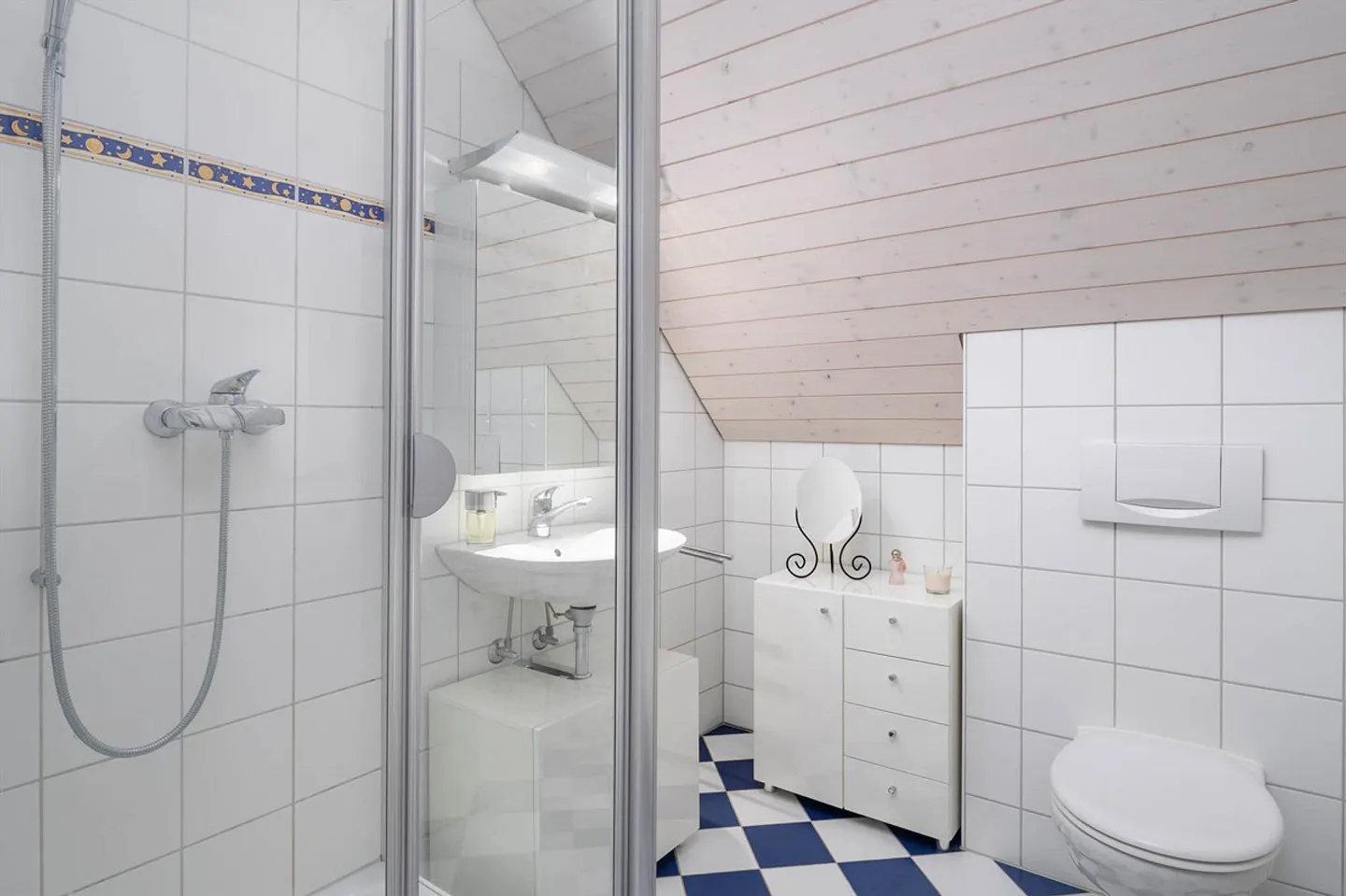 Charmante Duplexwohnung mit Cheminée & Aussicht - Foto 11 von 15