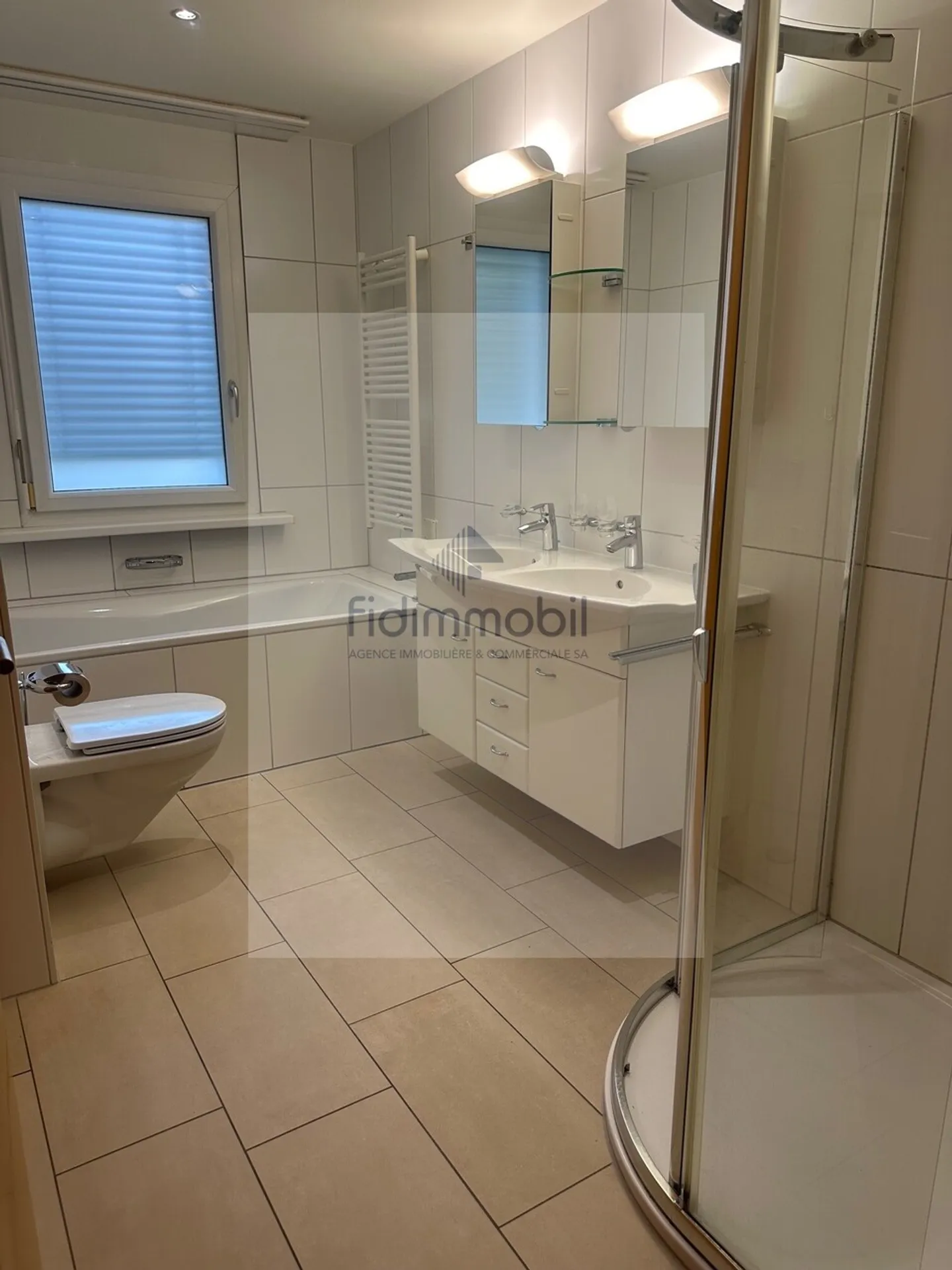 Idéalement situé avec une vue sur les alpes et lac - Foto 7 di 10