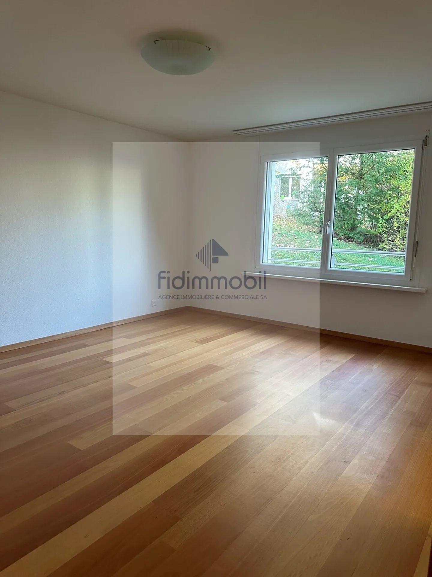 Idéalement situé avec une vue sur les alpes et lac - Foto 9 di 10