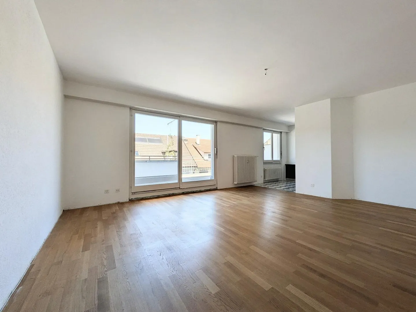 Two terraces, plenty of light and a special living experience. - Photo 2 of 9