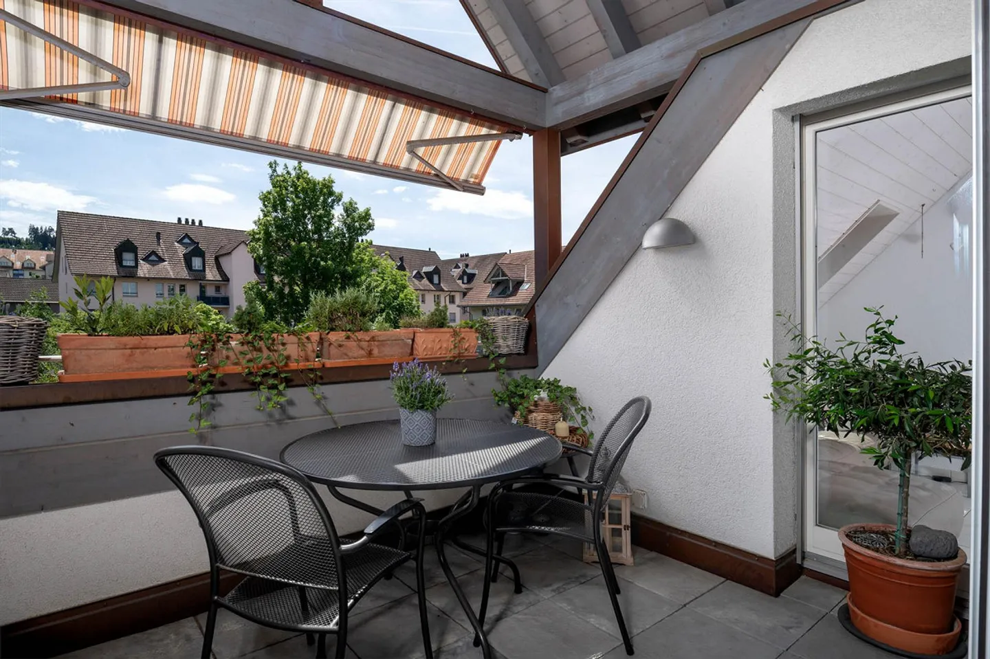 Charmante Duplexwohnung mit Cheminée & Aussicht - Foto 7 von 15
