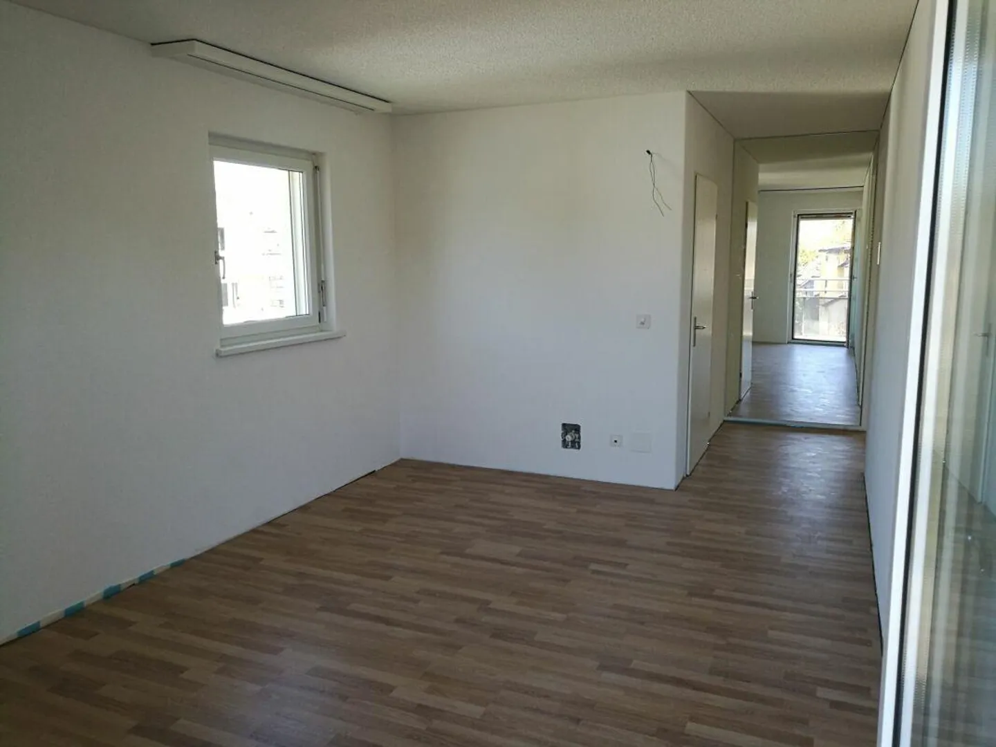 Appartement 1½ pièces proche de la frontière avec beau balcon ouest/sud - Photo 3 sur 6