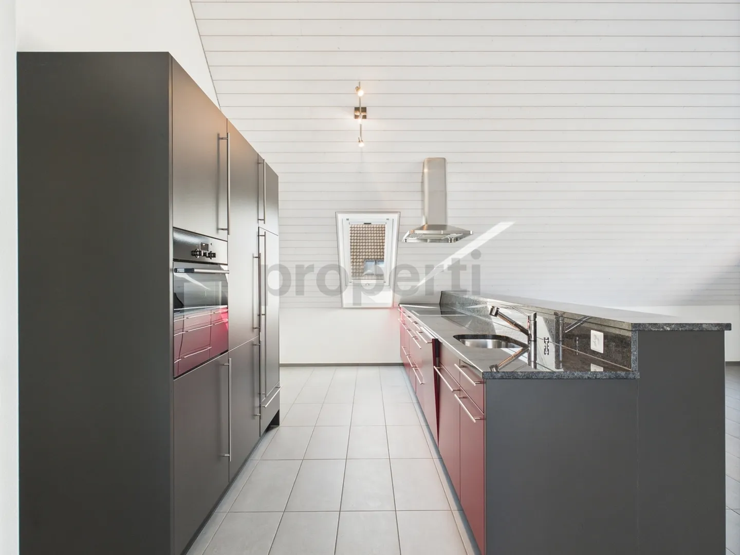 Penthouse exclusif et spacieux de 3,5 pièces avec deux balcons - Photo 4 sur 12