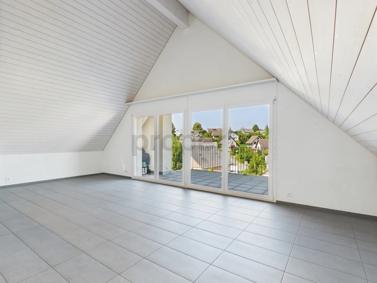 Penthouse exclusif et spacieux de 3,5 pièces avec deux balcons - Photo 5 sur 12