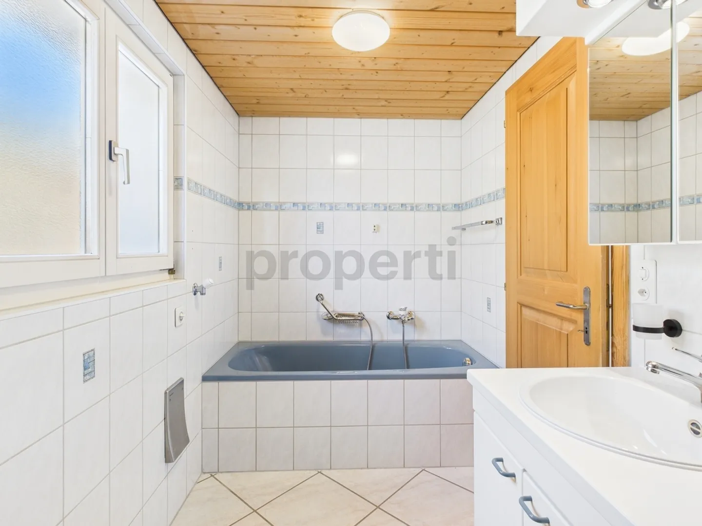 Vivere e Lavorare: Impressionante Appartamento Maisonette con Ampio Spazio Commerciale - Foto 4 di 13
