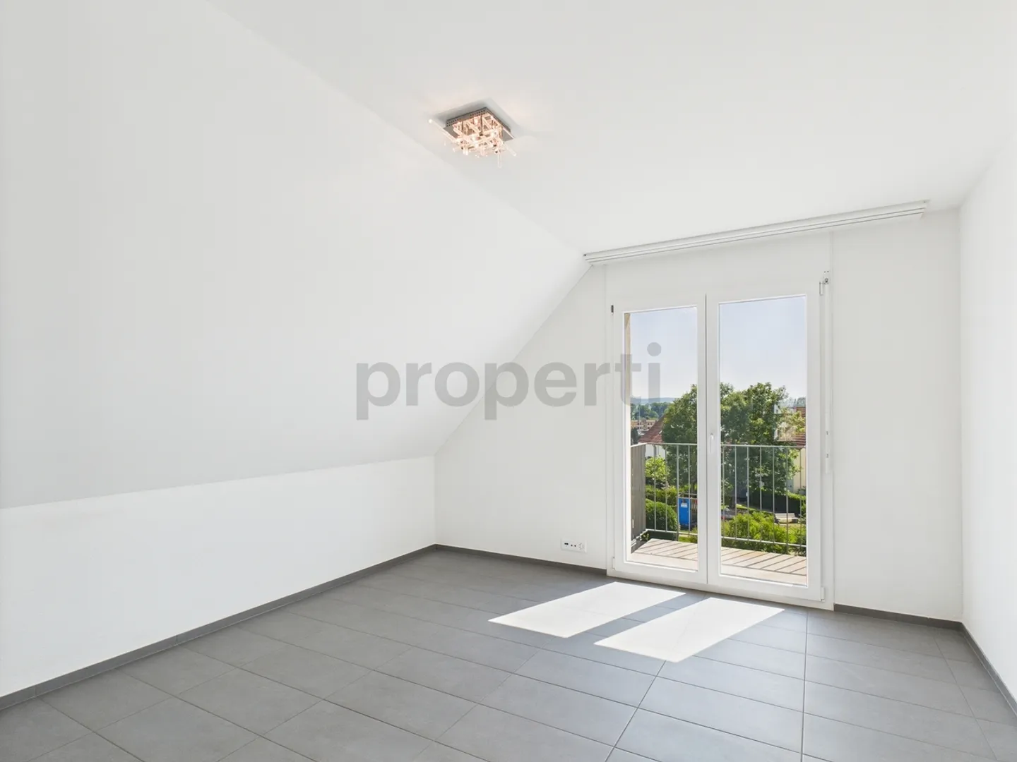 Penthouse exclusif et spacieux de 3,5 pièces avec deux balcons - Photo 6 sur 12