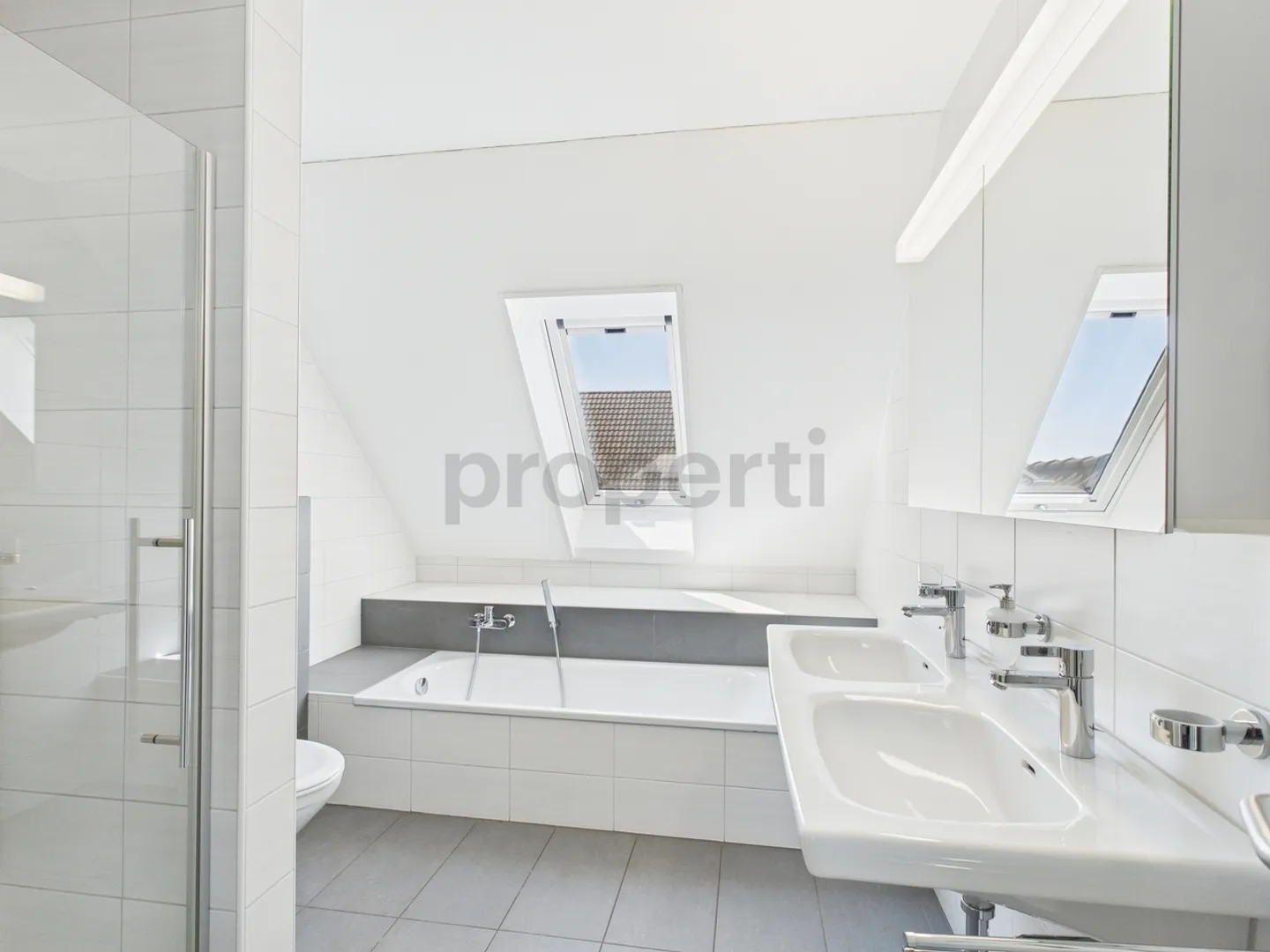 Penthouse exclusif et spacieux de 3,5 pièces avec deux balcons - Photo 8 sur 12