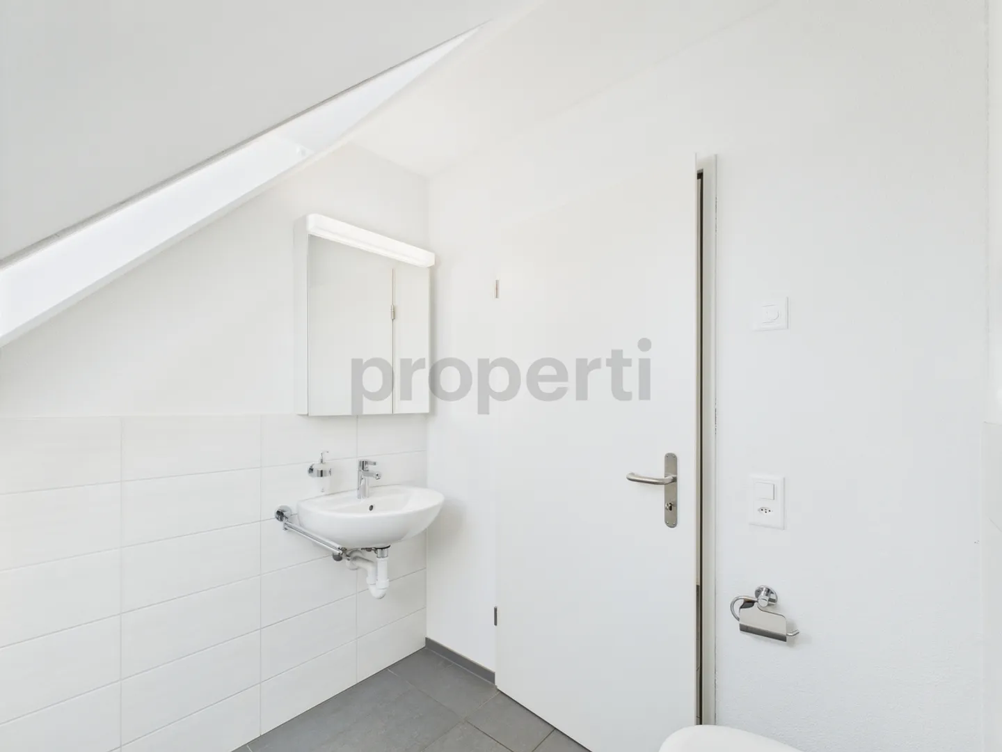 Penthouse exclusif et spacieux de 3,5 pièces avec deux balcons - Photo 9 sur 12