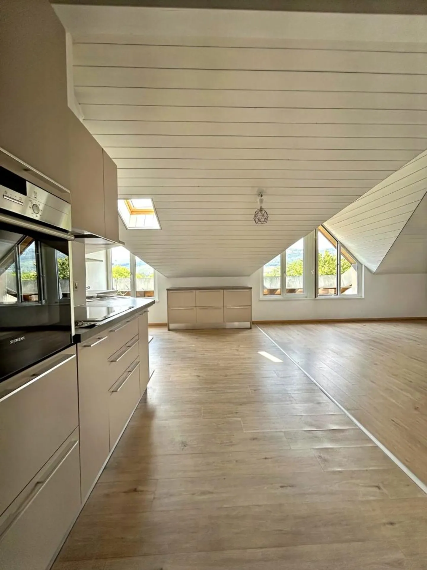 Charmant Appartement 4 Pièces - Photo 2 sur 11