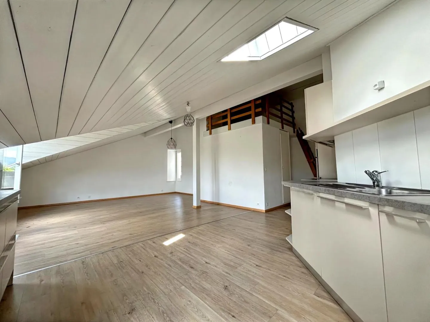 Charmant Appartement 4 Pièces - Photo 3 sur 11