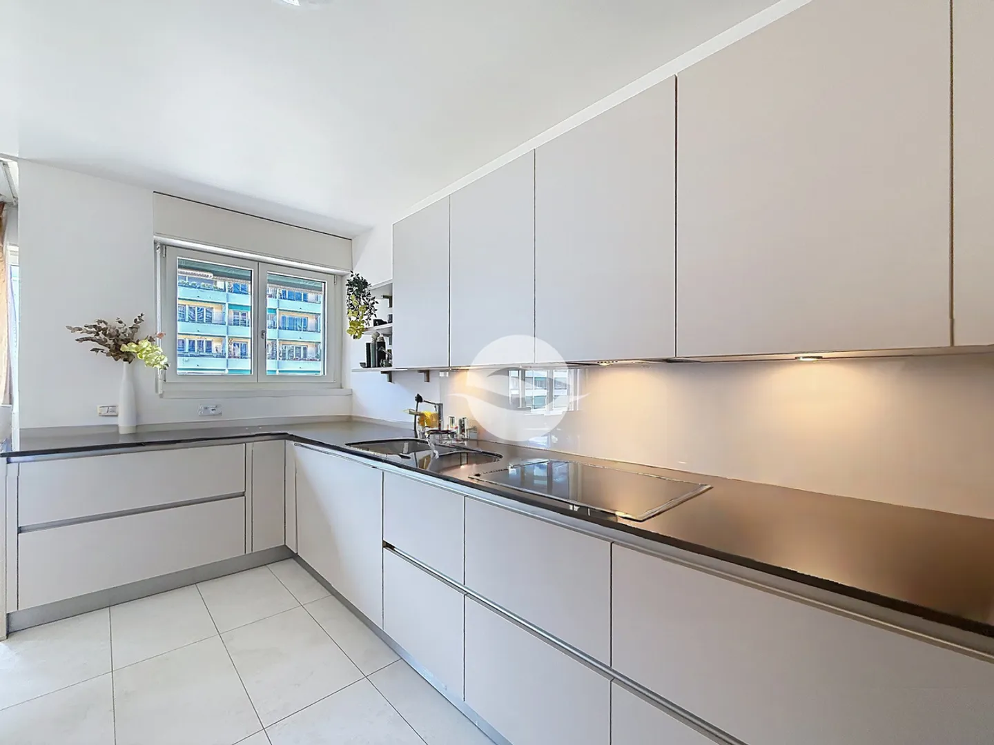 Magnifico appartamento di 5 locali (2 camere) nel cuore di Florissant - Foto 3 di 10