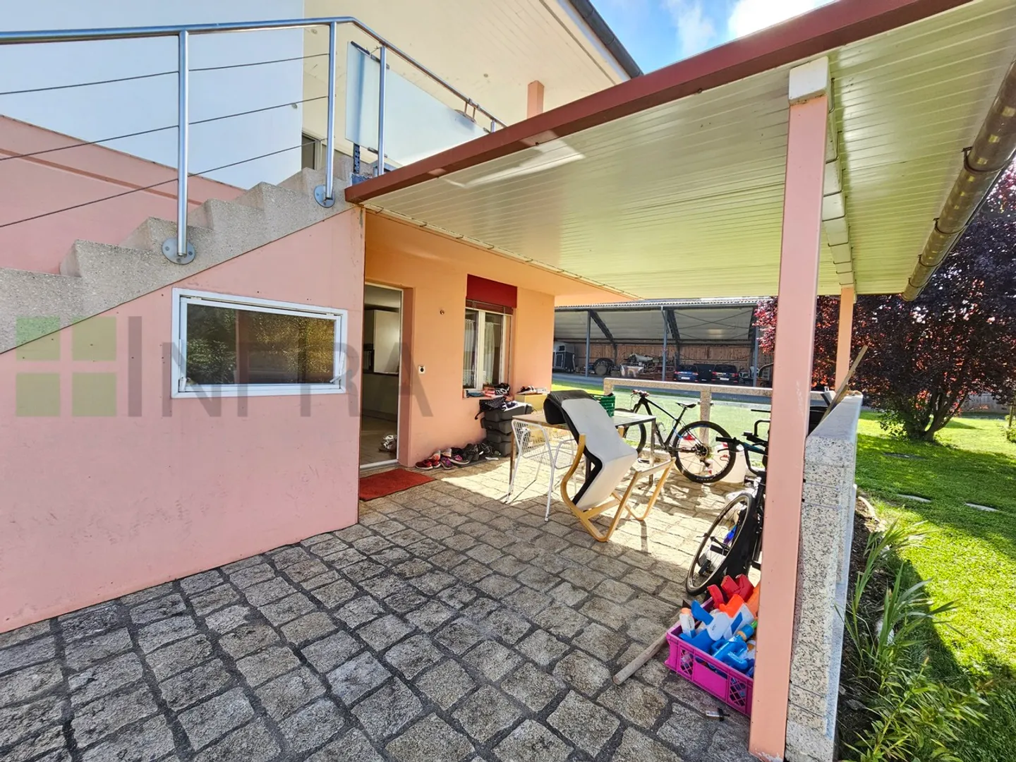 Charmante 4-Zimmer-Wohnung mit überdachter Terrasse - Foto 1 von 10