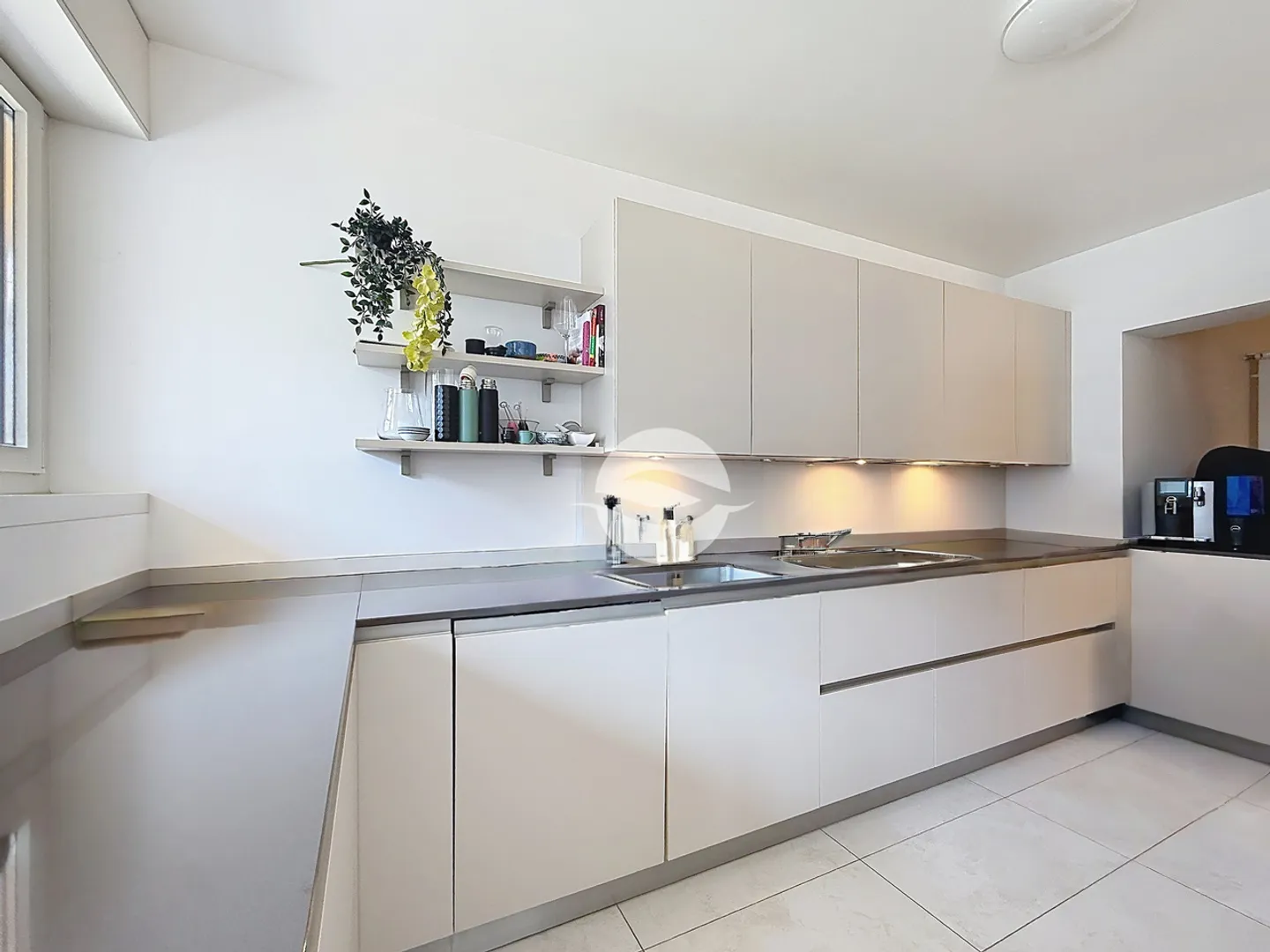 Magnifico appartamento di 5 locali (2 camere) nel cuore di Florissant - Foto 2 di 10