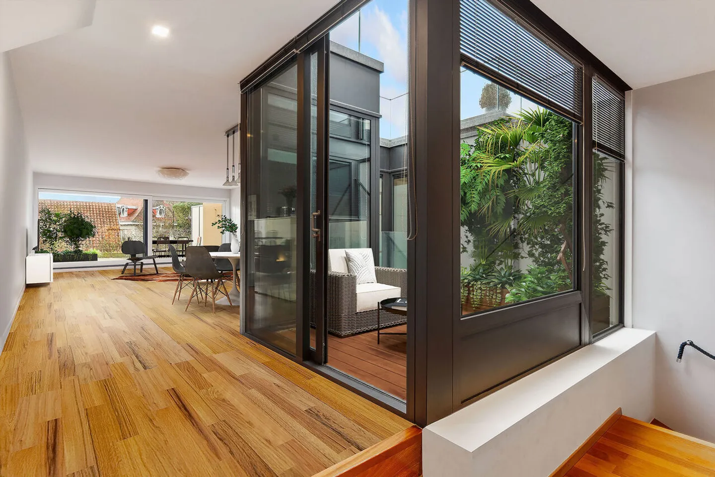 4.5 room duplex with terraces, popular area! - Photo 2 of 7