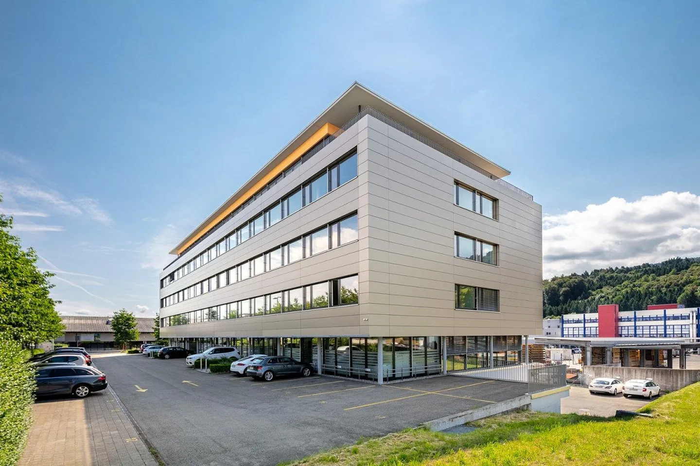 Spazio commerciale di prima classe per la tua azienda - Foto 7 di 8