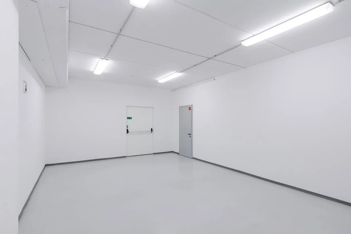 BIOGGIO - AFFITTASI AMPIO UFFICIO IN POSIZIONE STRATEGICA (rif. 013) - Foto 9 di 18