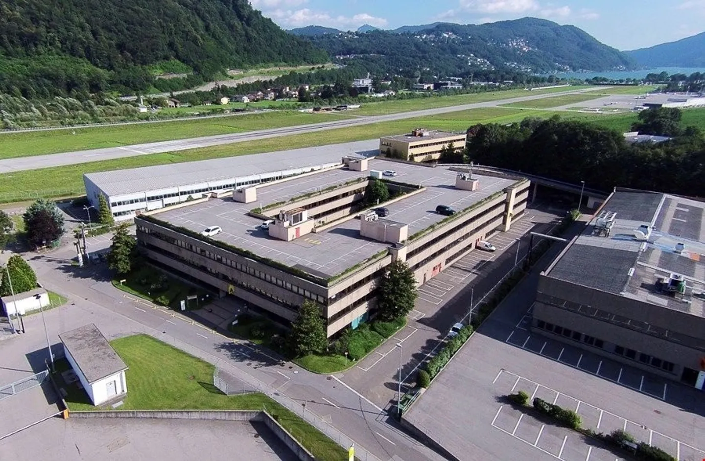 BIOGGIO - AFFITTASI AMPIO UFFICIO IN POSIZIONE STRATEGICA (rif. 013) - Foto 15 di 18